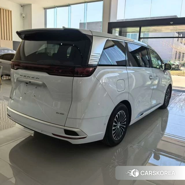 Denza D9 EV id 3927120 из Китая 12