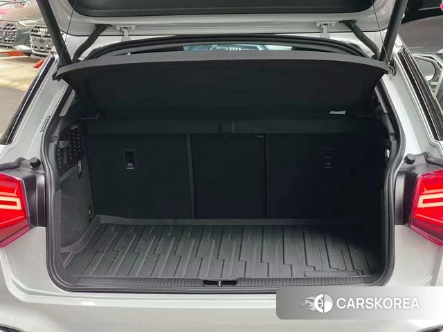 Audi Q2L id 4213979 из Китая 26