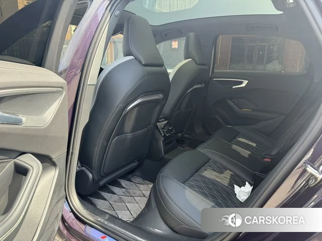 Audi A5L id 3944982 из Китая 9
