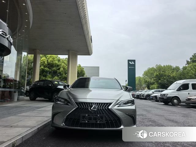 Lexus ES id 4348947 из Китая 17