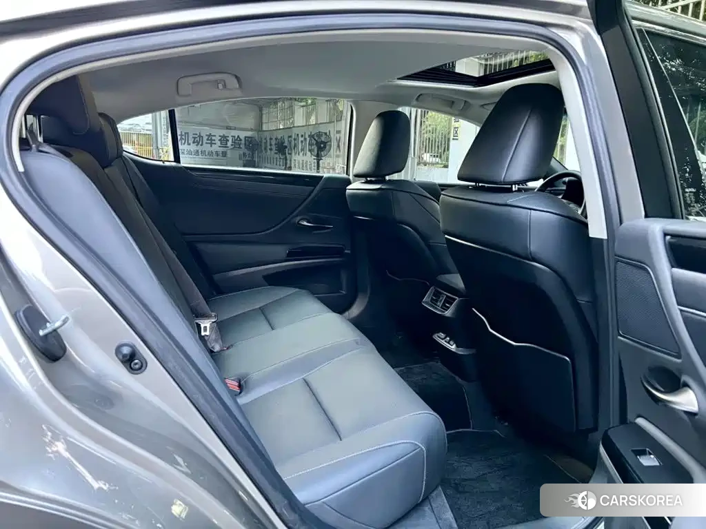Lexus ES id 4685913 из Китая 9