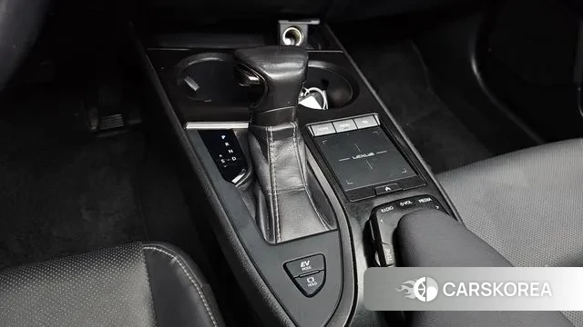 Lexus UX250h id 3330457 из Кореи 19