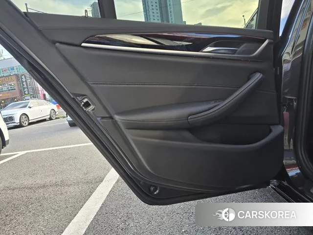 BMW 5 Series (G30) id 3499942 из Кореи 19