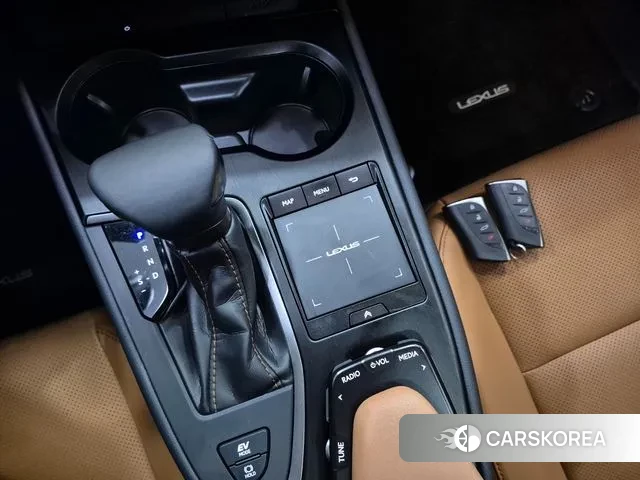 Lexus UX250h id 3561604 из Кореи 19