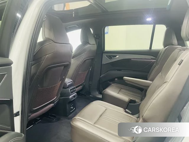 Audi Q5 e-tron id 4242355 из Китая 18