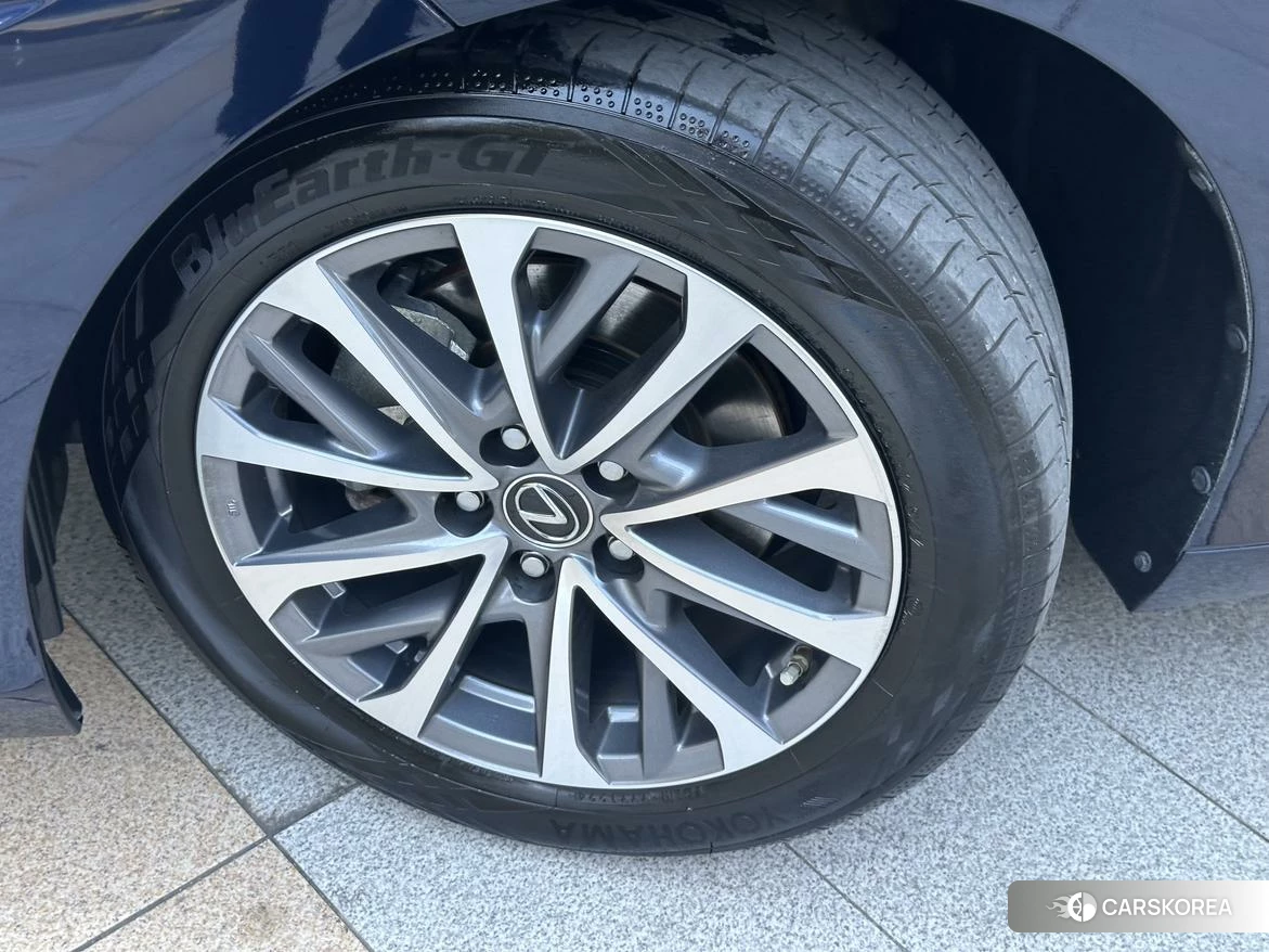 Lexus ES id 4479266 из Китая 22