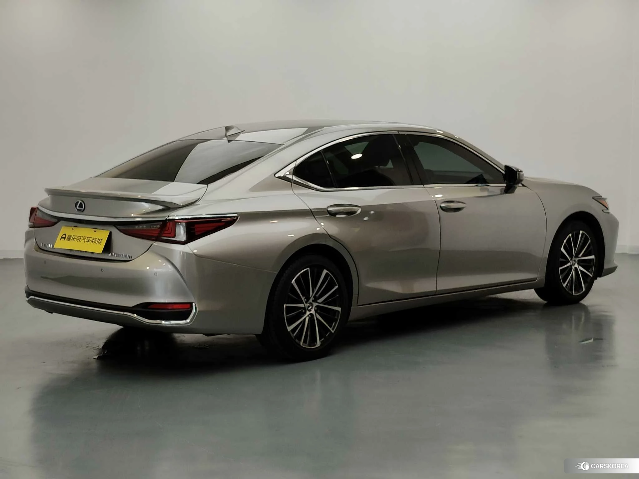 Lexus ES id 4440668 из Китая 19