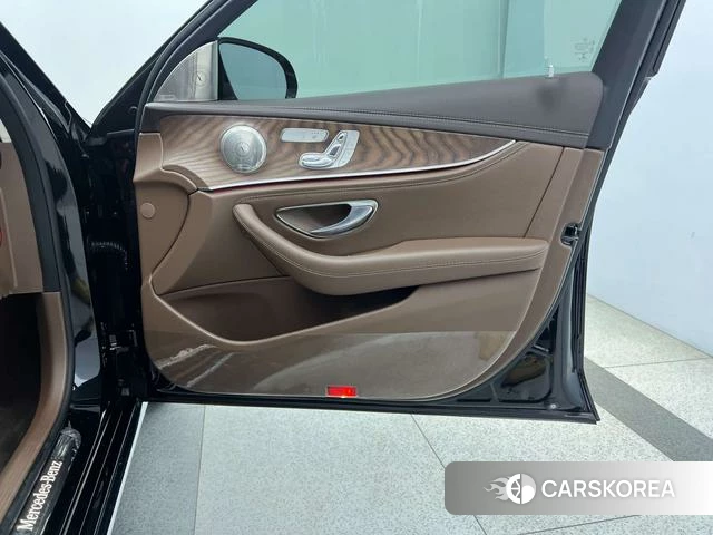 Mercedes-Benz E-class id 4236384 из Китая 33
