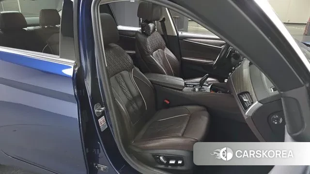 BMW 5 Series (G30) id 3374453 из Кореи 19