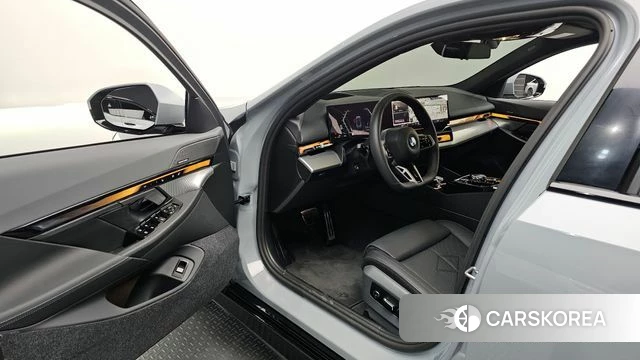 BMW 5 Series (G60) id 4222535 из Кореи 31