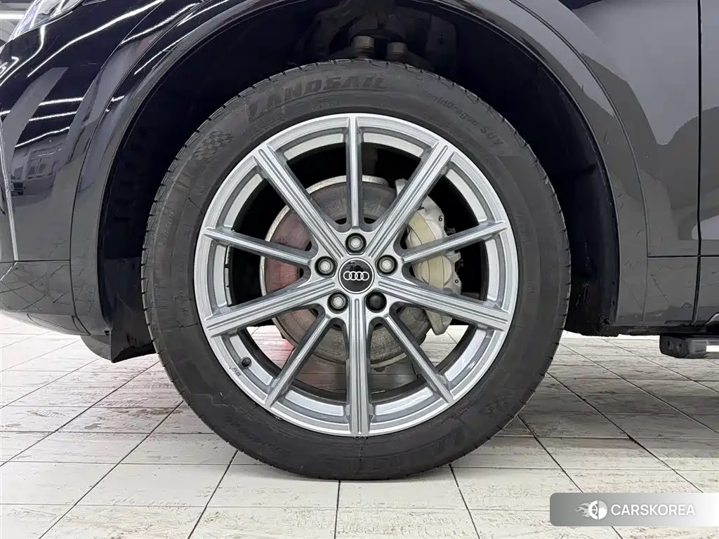 Audi Q5L id 4548115 из Китая 18