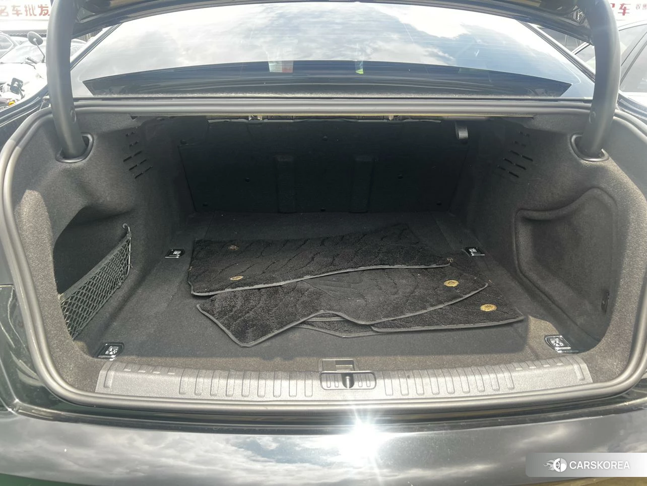 Audi A6L id 4498706 из Китая 9