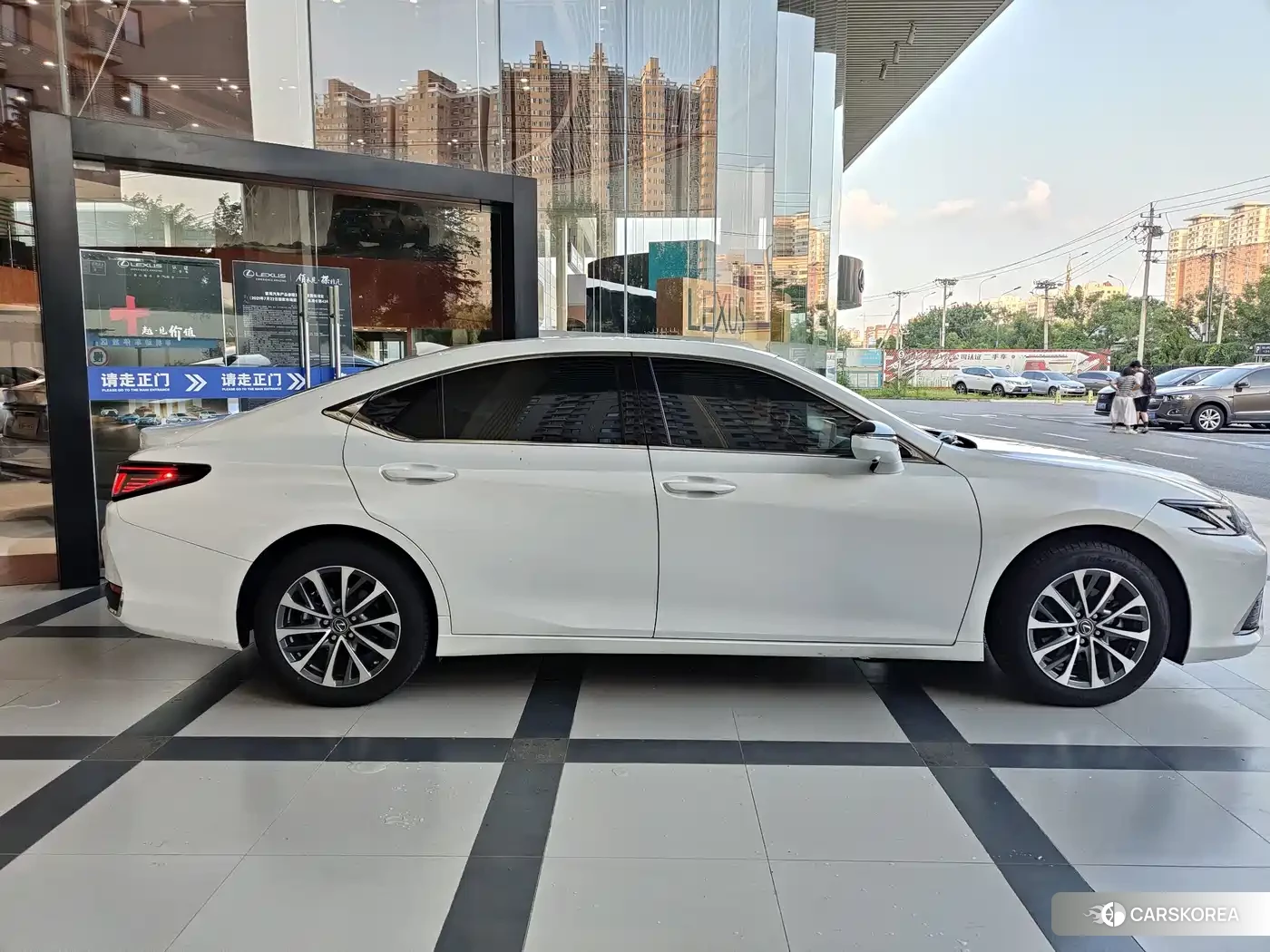 Lexus ES id 4634837 из Китая 19