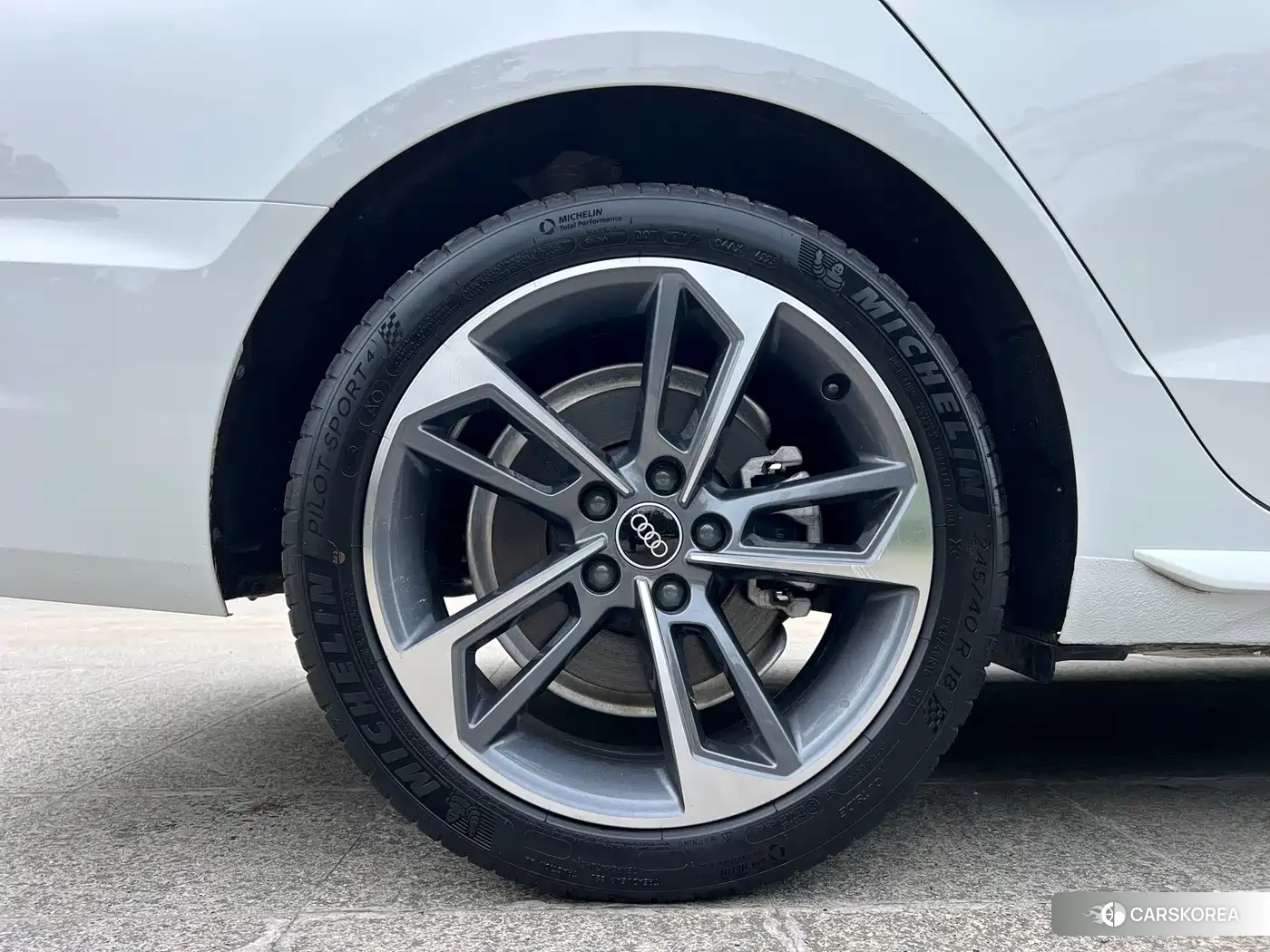 Audi A4L id 4570545 из Китая 16