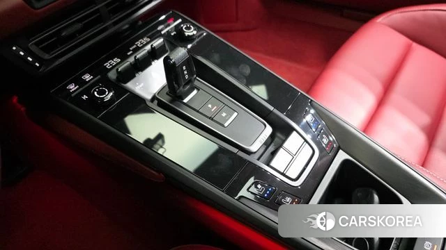 Porsche 911(992) id 4368850 из Кореи 29