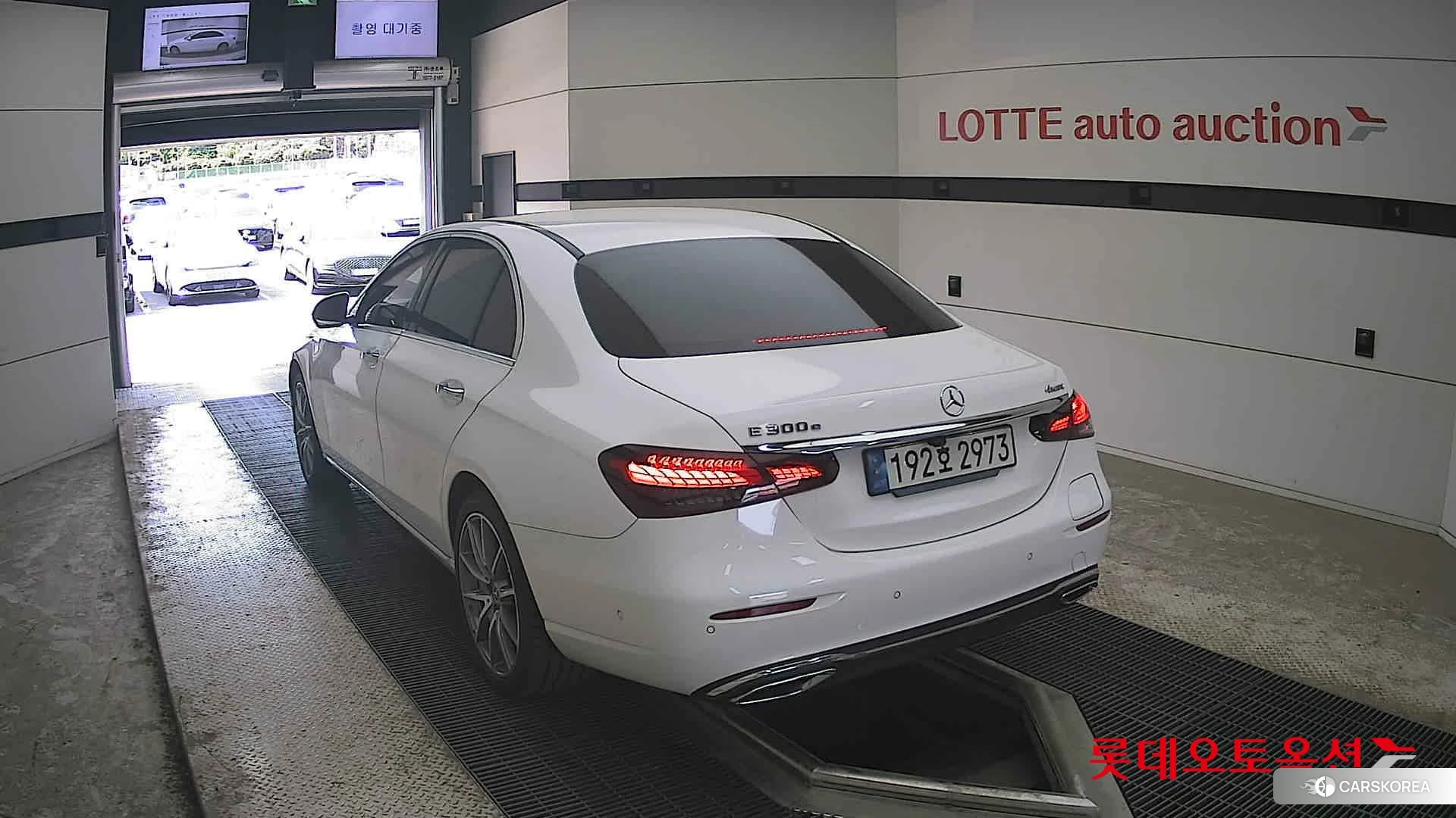 Mercedes-Benz Mercedes-Benz E300 e 4MATIC id 4289668 из Кореи 37
