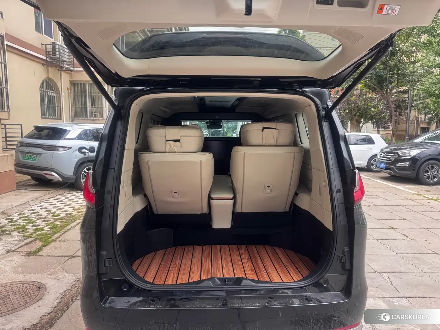 Lexus LM id 4548122 из Китая 15