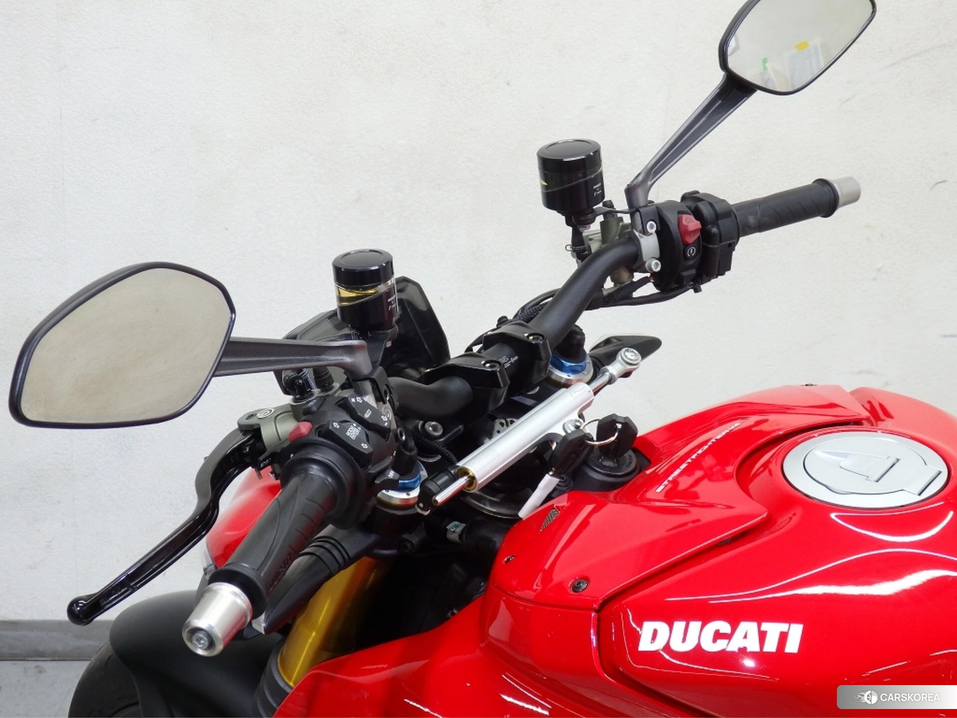 Ducati STREETFIGHTER V4 S id 4374385 из Японии 9