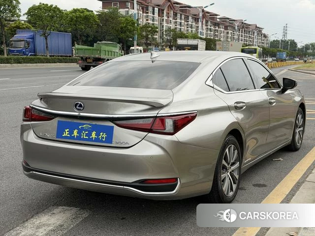 Lexus ES id 4279404 из Китая 9