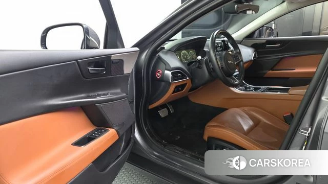 Jaguar XE id 4410792 из Кореи 32