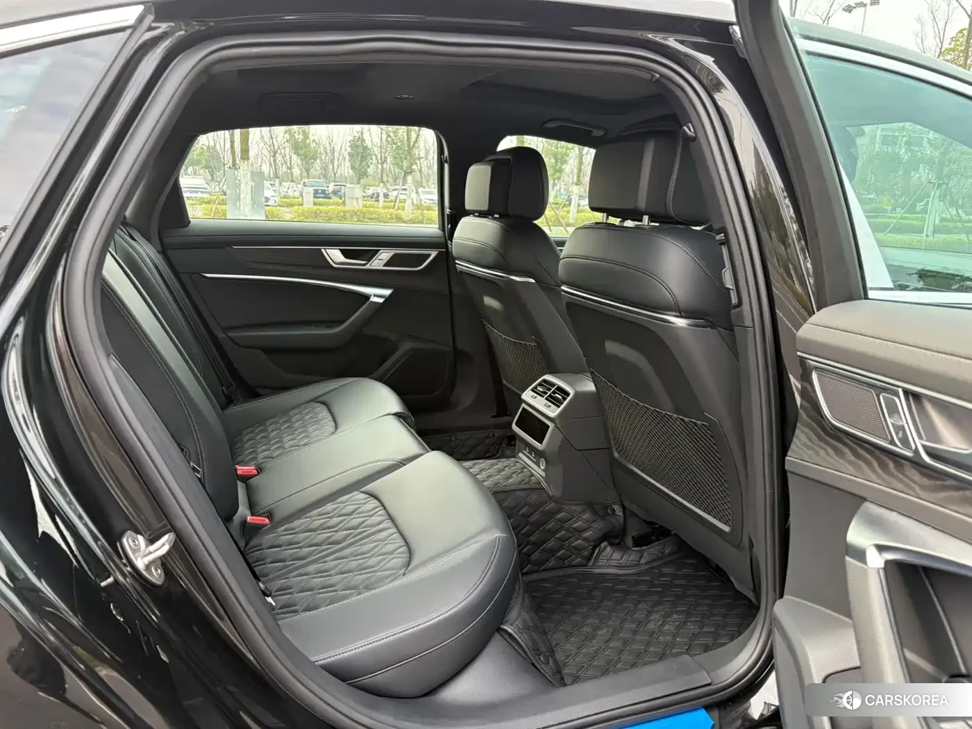 Audi A6L id 4539433 из Китая 17