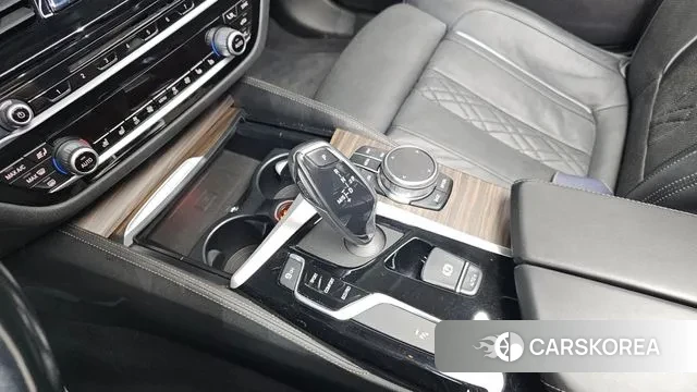 BMW 5 Series (G30) id 3302534 из Кореи 19