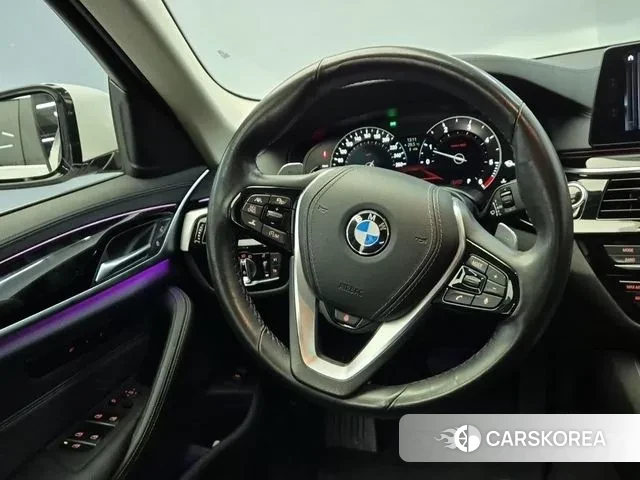 BMW 5 Series (G30) id 3055767 из Кореи 17