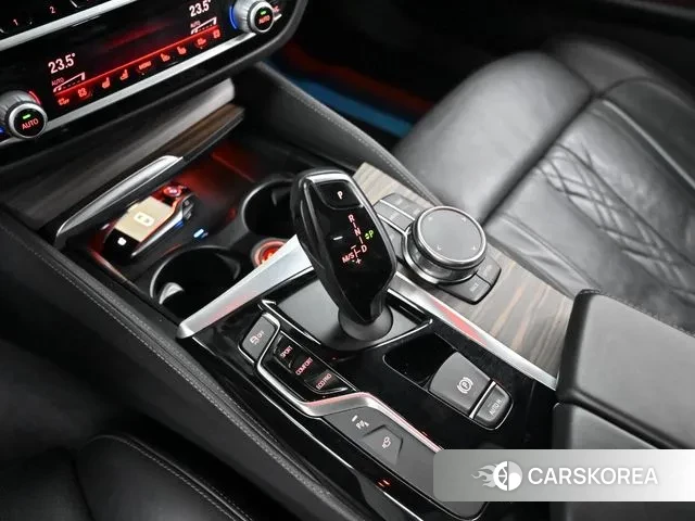 BMW 5 Series (G30) id 3622729 из Кореи 19