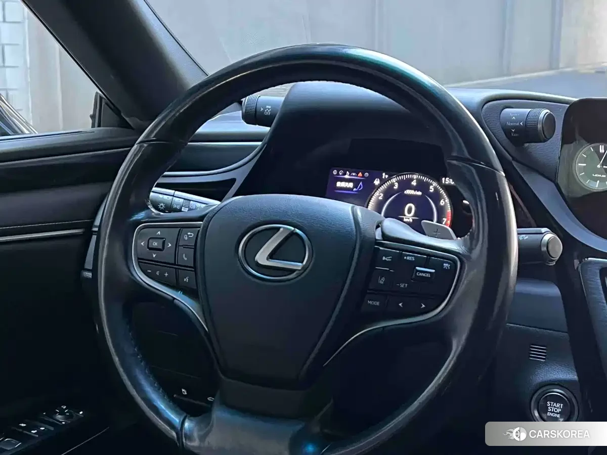 Lexus ES id 4628284 из Китая 23