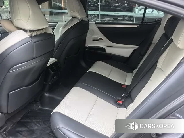 Lexus ES id 4334925 из Китая 12