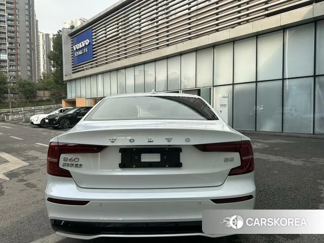 Volvo S60 id 3875906 из Китая 25