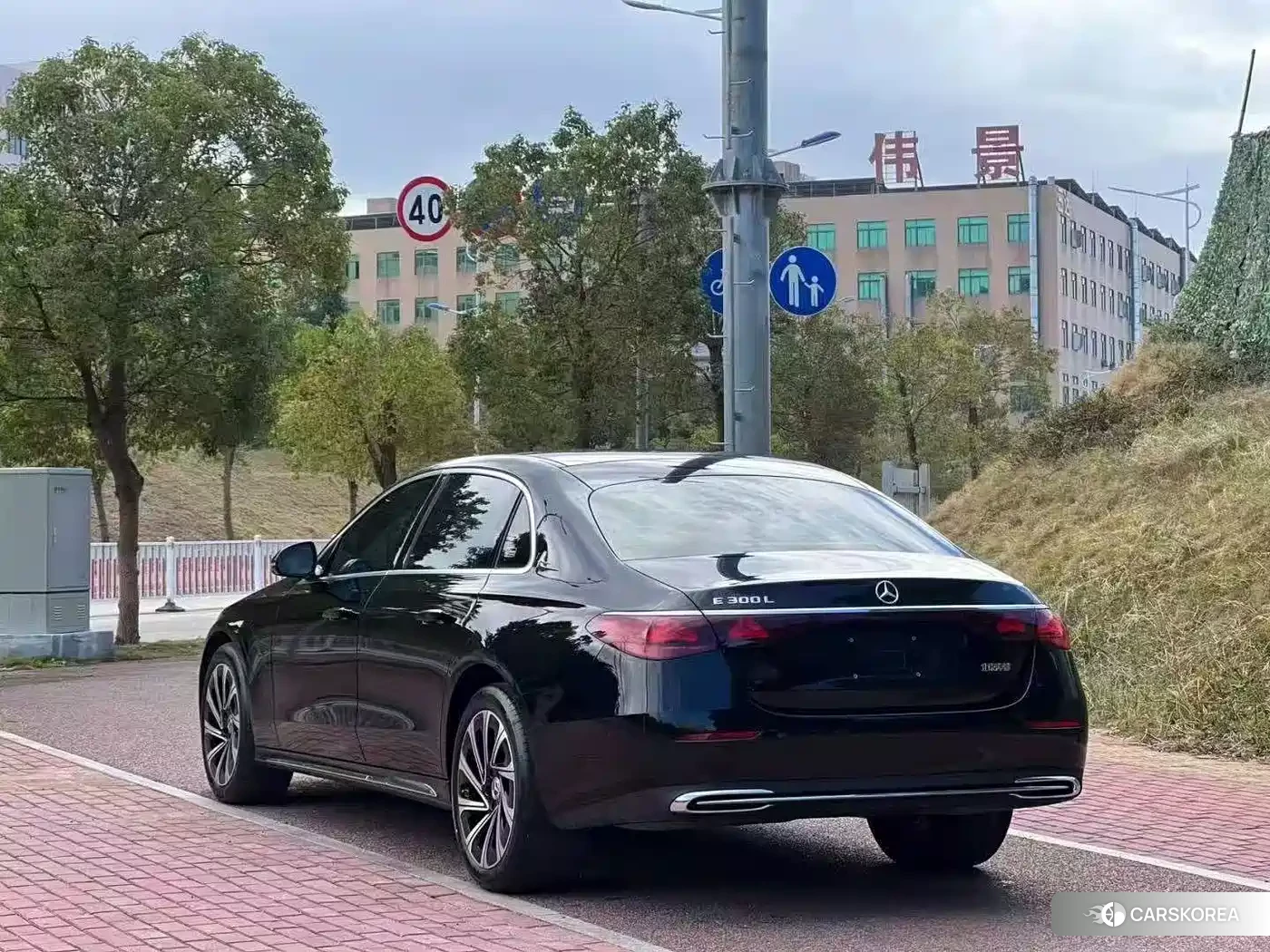 Mercedes-Benz E-Class id 4659913 из Китая 10
