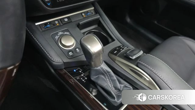 Lexus New ES300h id 4311116 из Кореи 29