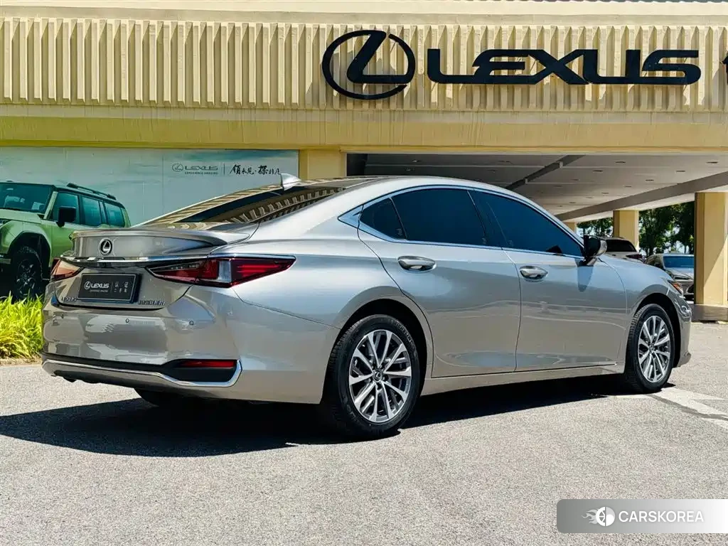 Lexus ES id 4679661 из Китая 10