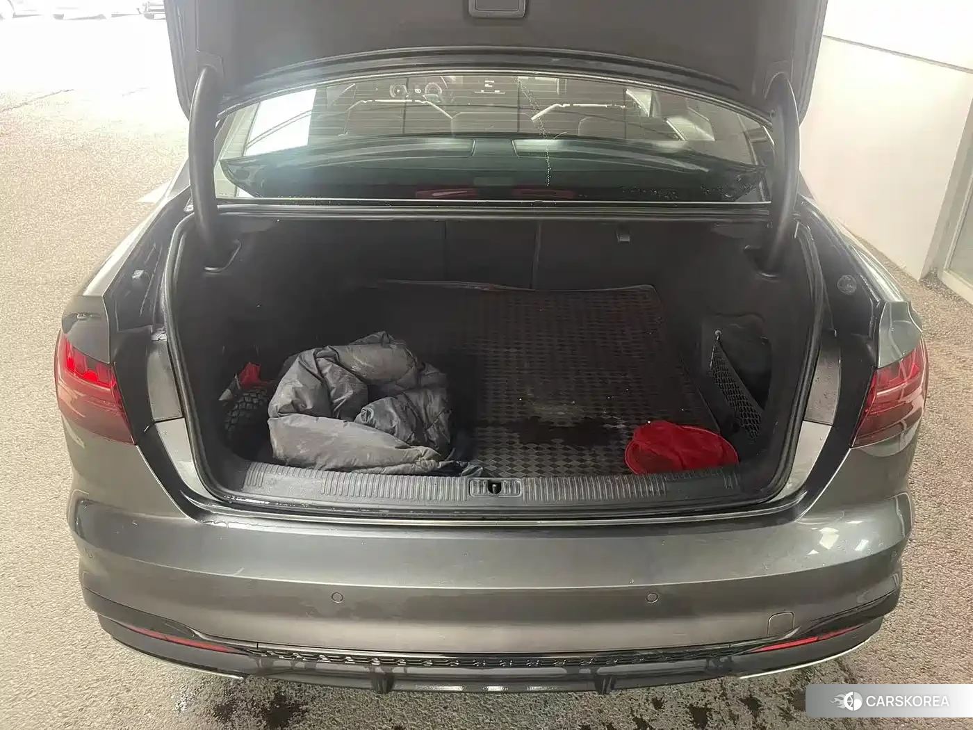 Audi A4L id 4685912 из Китая 9