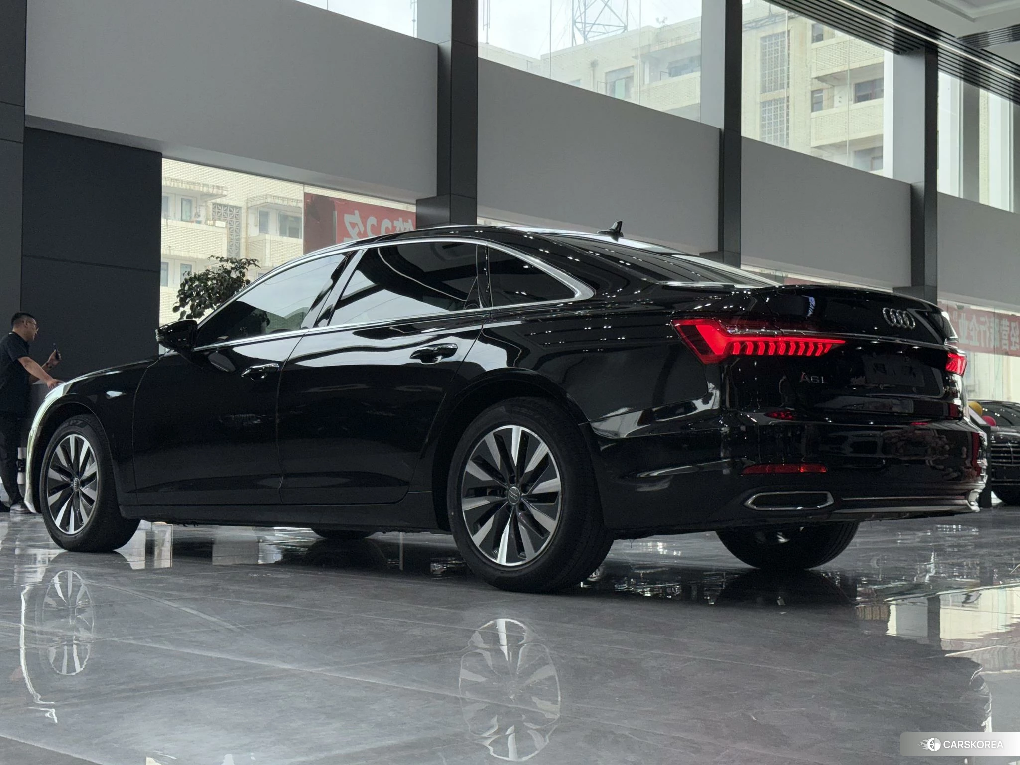 Audi A6L id 4441176 из Китая 9