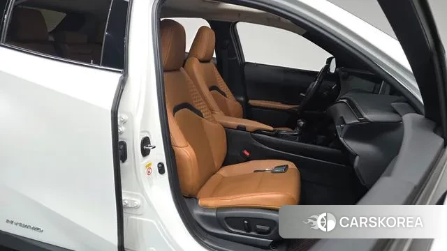 Lexus UX250h id 3748209 из Кореи 19