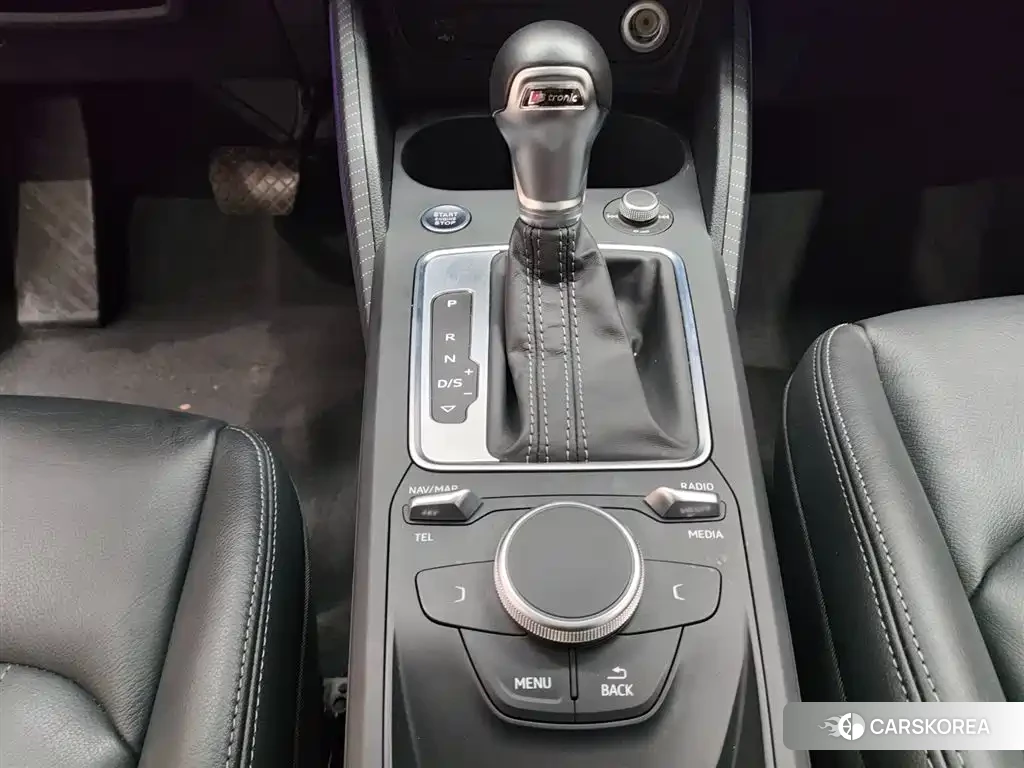 Audi Q2L id 4583603 из Китая 29
