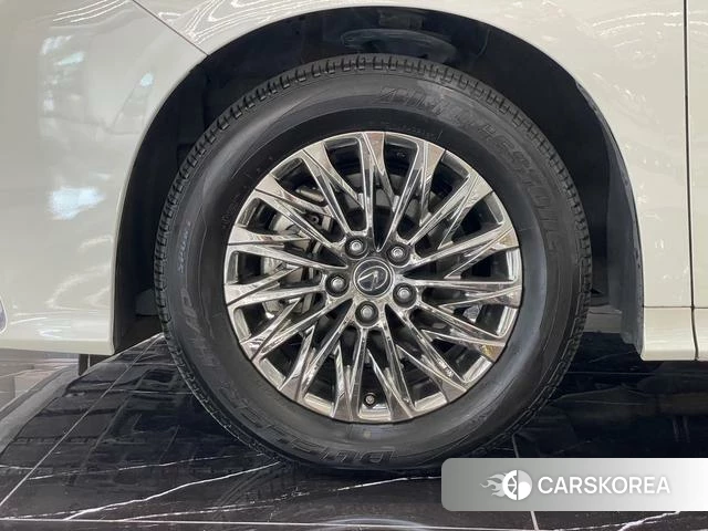 Lexus LM id 4291449 из Китая 36