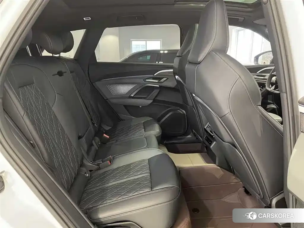 Audi Q5L id 4538844 из Китая 9