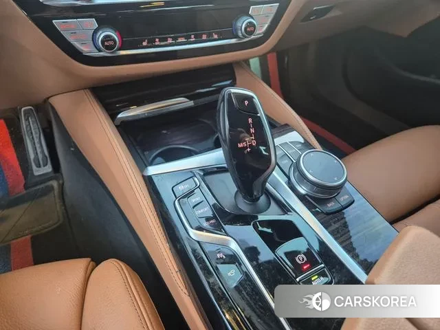 BMW 5 Series (G30) id 3448359 из Кореи 14