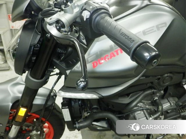 Проданный Ducati MONSTER 937 PLUS id 4199103 из Японии, фото 12