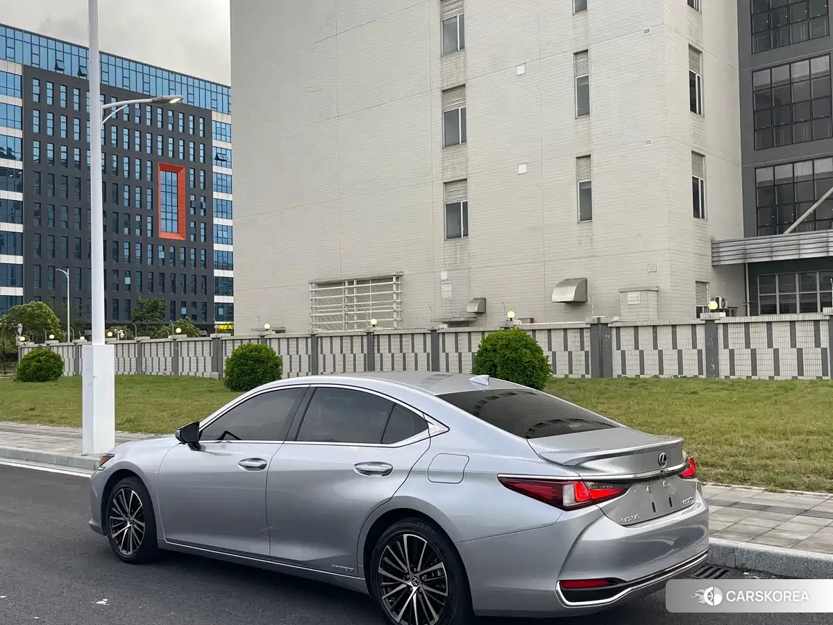 Lexus ES id 4554014 из Китая 9