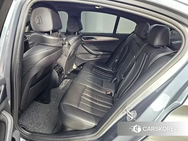 BMW 5 Series (G30) id 3709546 из Кореи 19