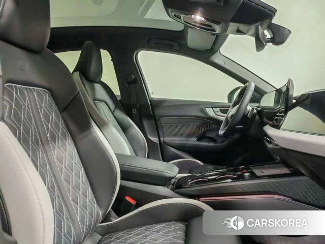 Audi A5L id 4307032 из Китая 16