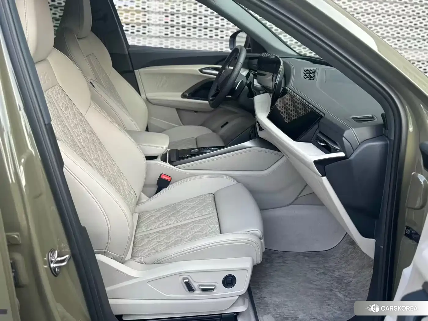 Audi Q5L id 4539024 из Китая 9