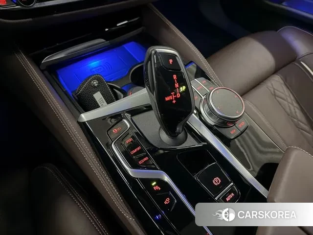 BMW 5 Series (G30) id 3442690 из Кореи 19