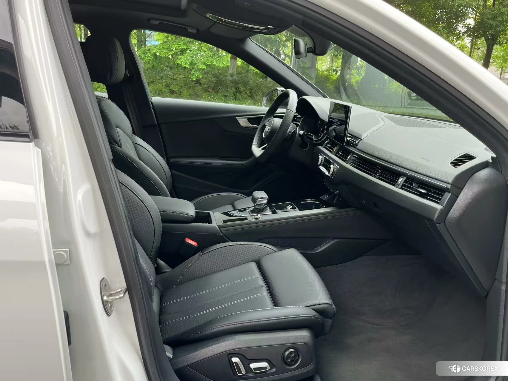 Audi A4L id 4420898 из Китая 12