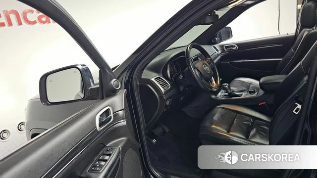 Jeep Grand Cherokee id 4284227 из Кореи 35