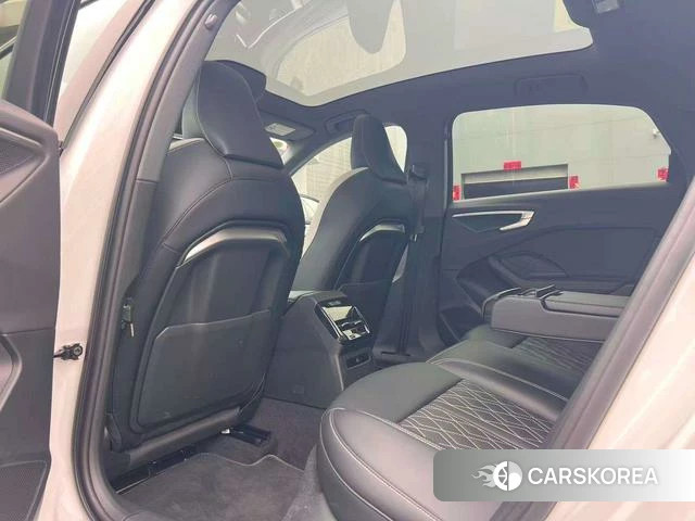Audi A5L id 3908582 из Китая 9